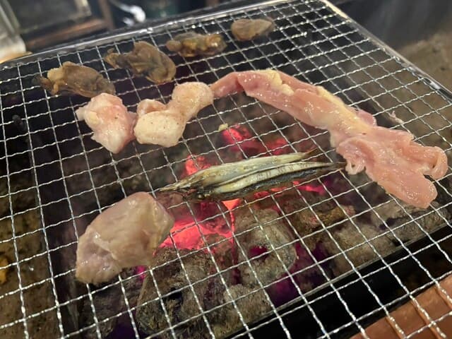 Robata Kaminari Bashi: робата-гриль за стойкой