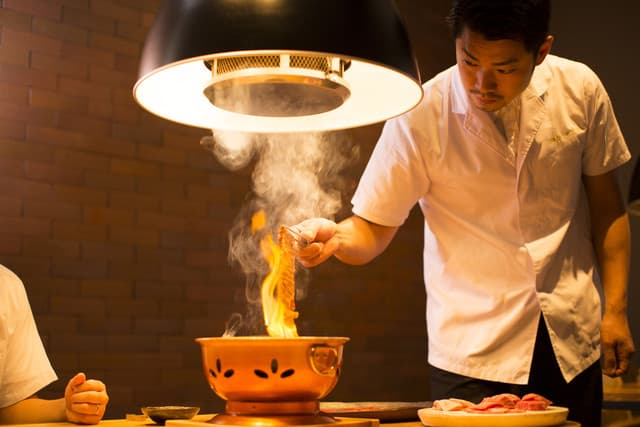 Yakiniku Sudou Haruyoshi: якинику-омакасе с полным обслуживанием