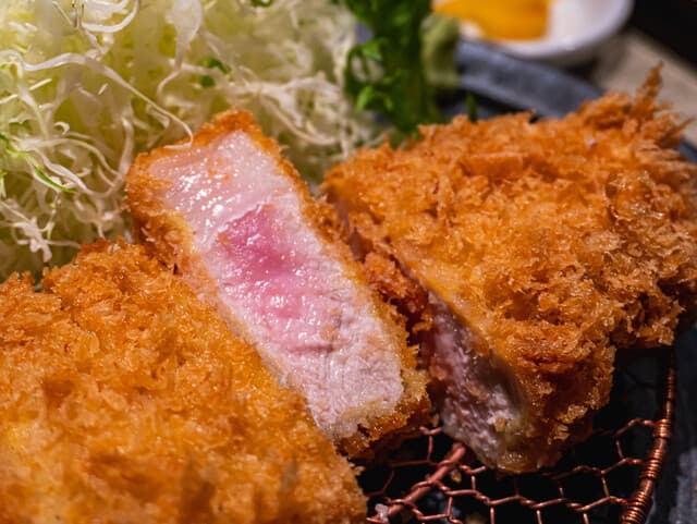 Kurobuta Tonkatsu Kuromatsu: тонкацу из премиальной чёрной свинины