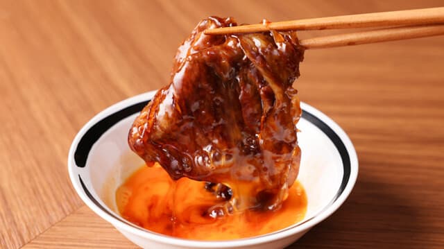 Sukiyaki Yamashou: сукияки с говядиной Миядзаки А5 за стойкой