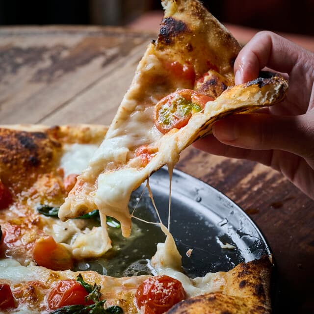 IL PIZZAIOLO: неаполитанская пицца из дровяной печи