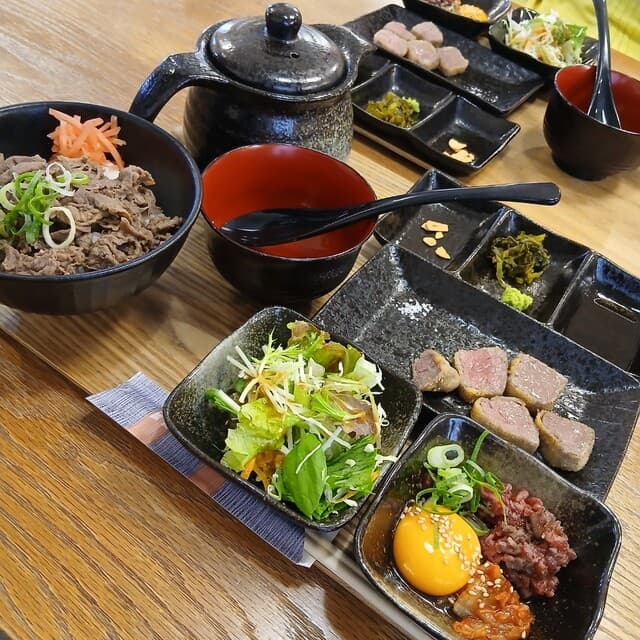 Nikuya Shokudo in Henza: ресторан-мясная лавка с вагю А5